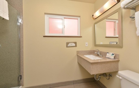 Welcome To Avenue Inn Downtown San Luis Obispo - Private Bathroom